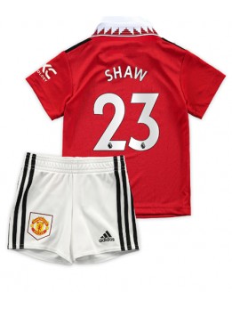 Manchester United Luke Shaw #23 Heimtrikotsatz für Kinder 2022-23 Kurzarm (+ Kurze Hosen)